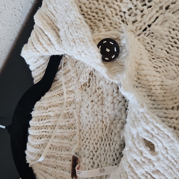 Free People Ivory Sweater NWT, Size XS - Picture 15 of 15